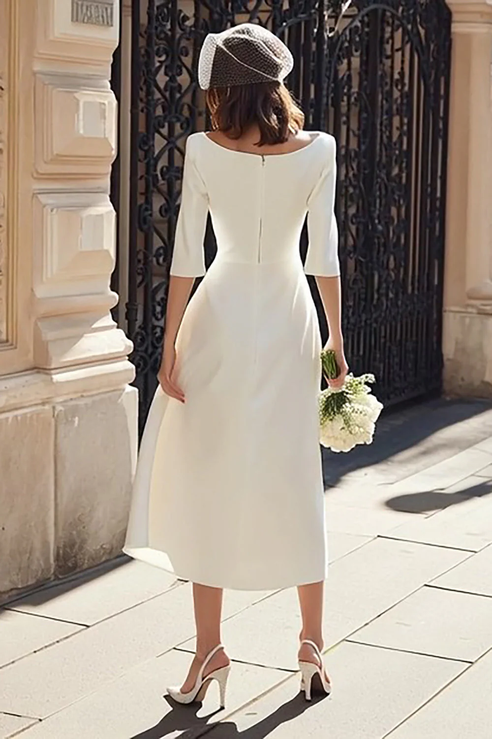 Robe de fiançailles longue ivoire en satin gainé à manches courtes - Image 2
