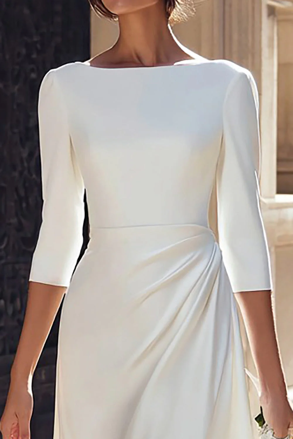 Robe de fiançailles longue ivoire en satin gainé à manches courtes - Image 3