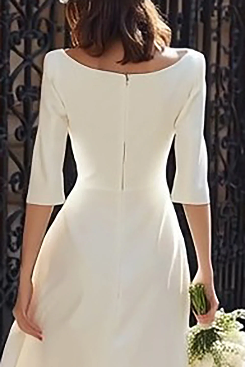 Robe de fiançailles longue ivoire en satin gainé à manches courtes - Image 4