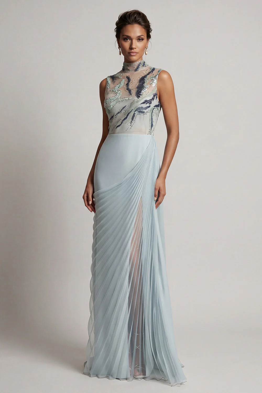 Robe longue de la mère de la mariée en chiffon bleu poussiéreux à col montant et plissé