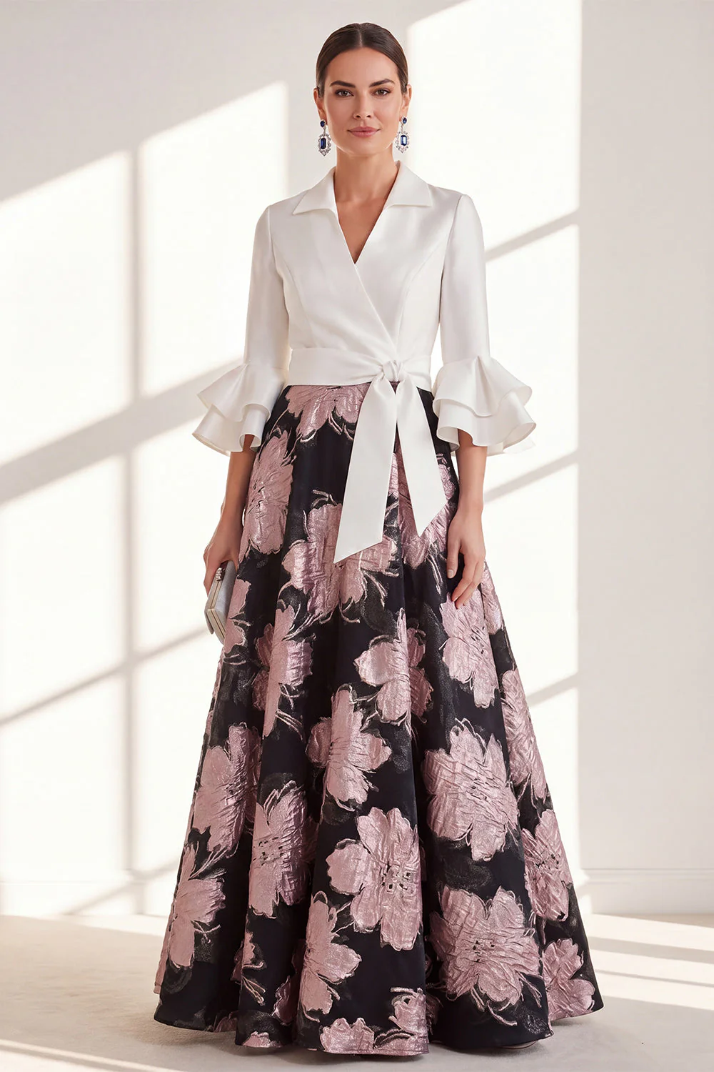Robe longue de la mère de la mariée en fleur fuchsia fûre fuchsia à col en V et volants - Image 5