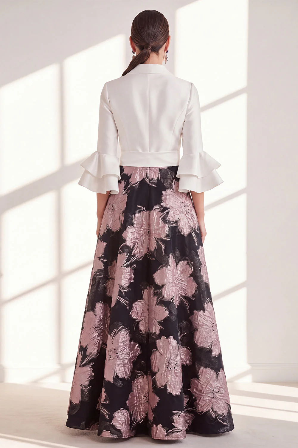 Robe longue de la mère de la mariée en fleur fuchsia fûre fuchsia à col en V et volants - Image 6