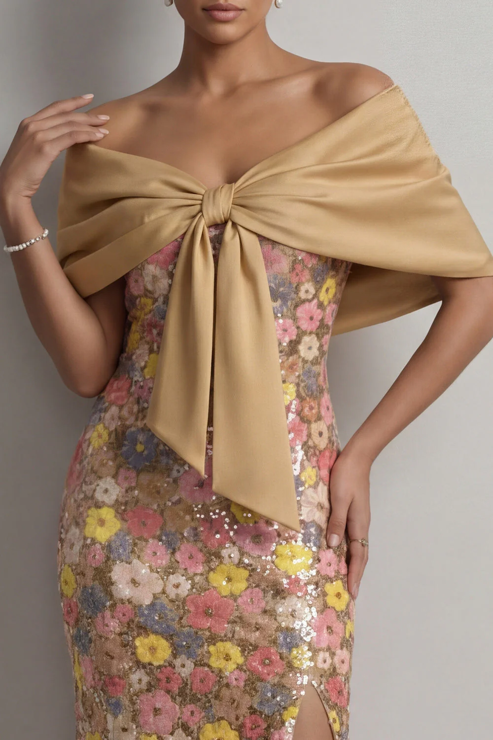 Robe longue de la mère de la mariée en forme de sirène fleurie jaune scintillante avec fente - Image 4