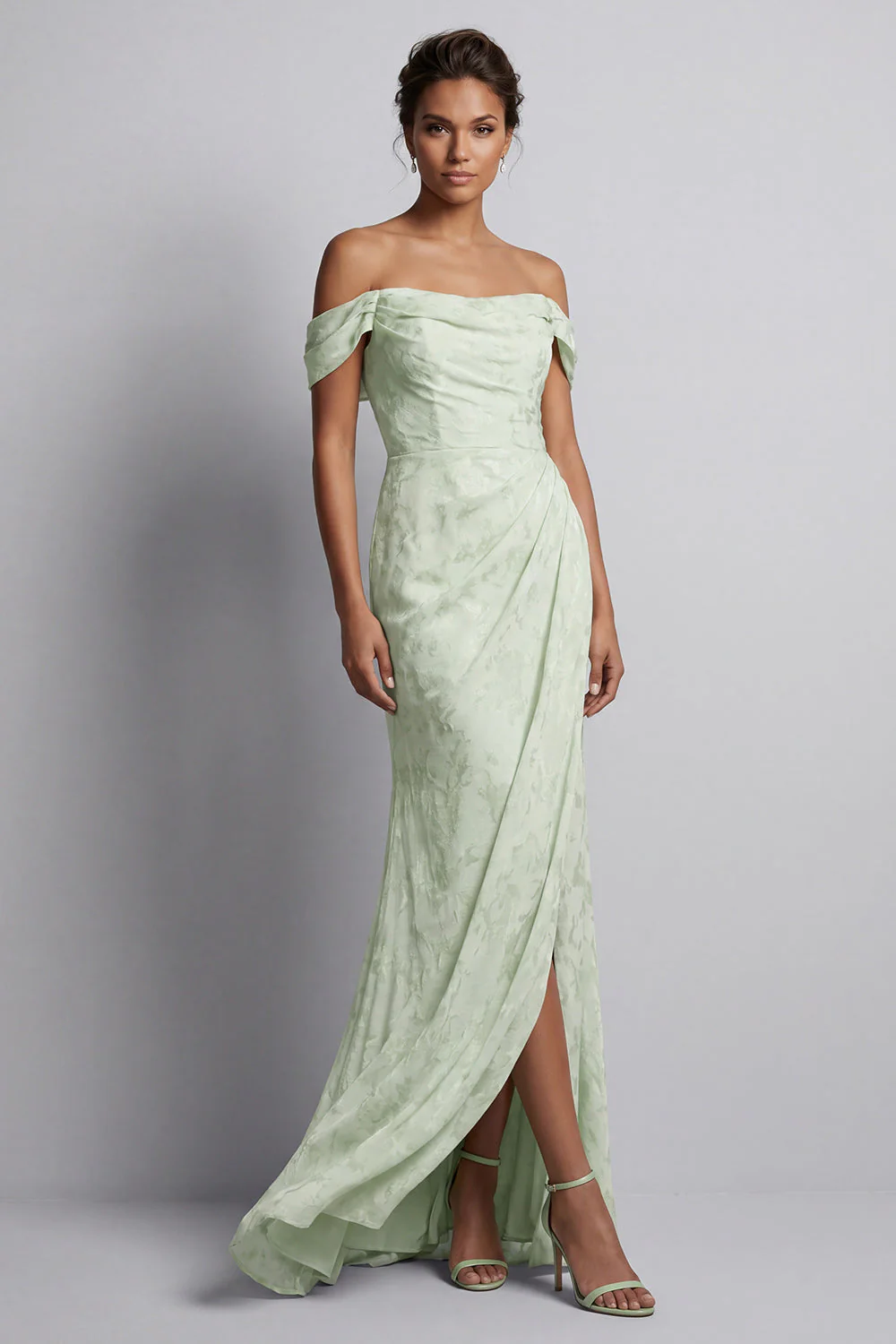 Robe longue de la mère de la mariée en forme de sirène fleurie vert clair avec fente