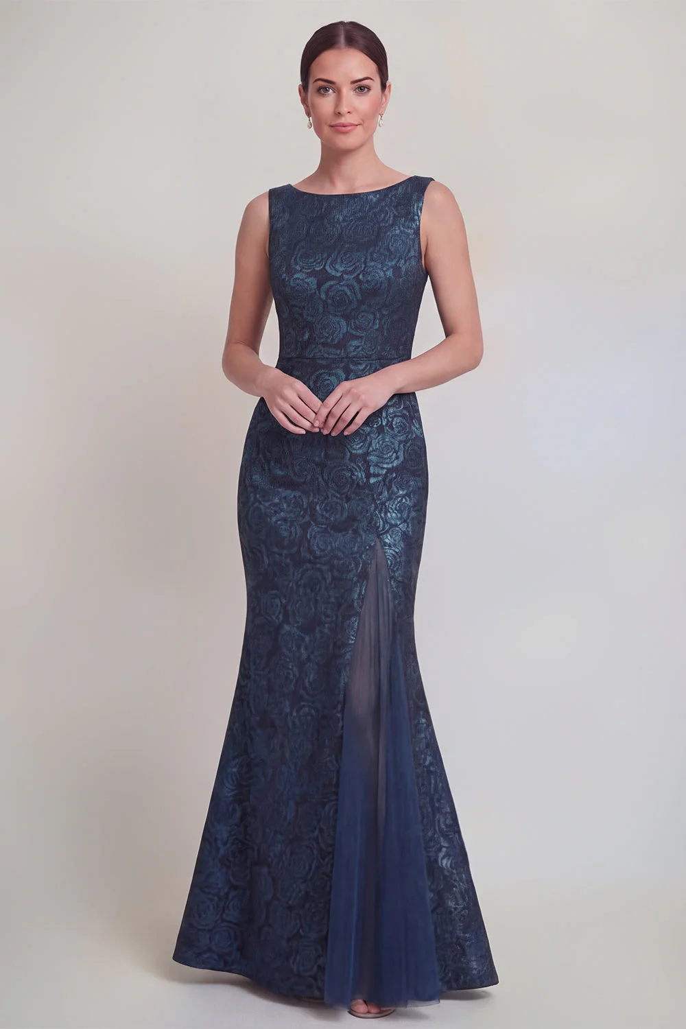 Robe longue de la mère de la mariée en mer à col fleuri vert foncé et fente - Image 10
