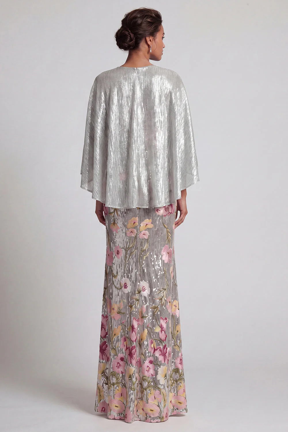 Robe longue de la mère de la mariée en sirène à paillettes argentées à motifs floraux scintillants avec une cape - Image 2