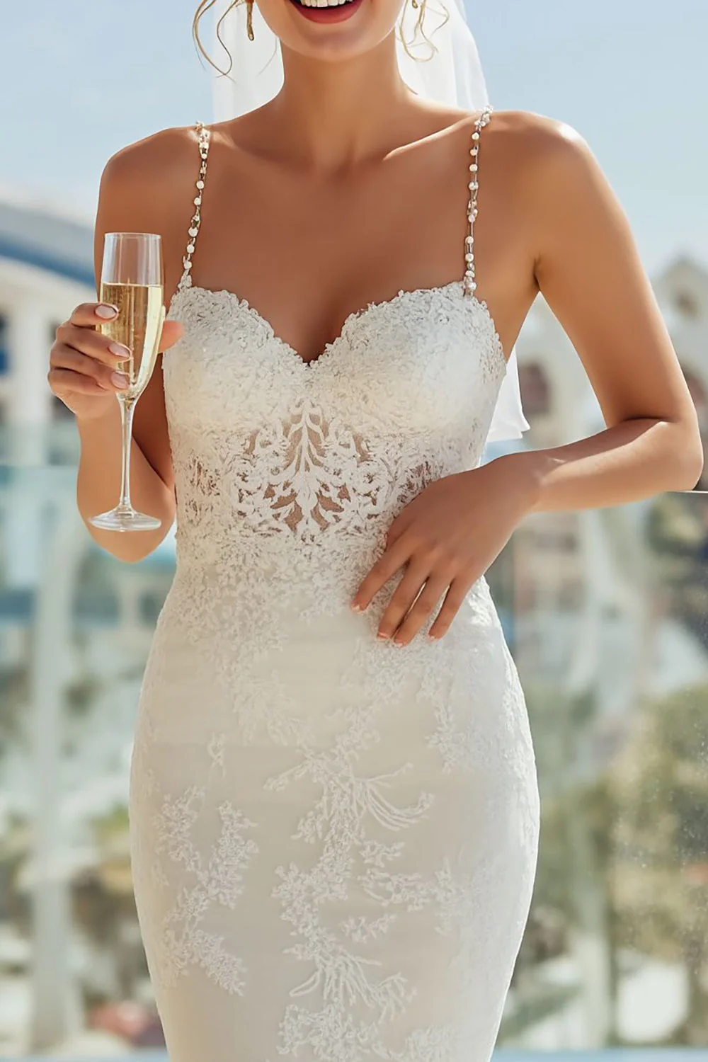 Robe longue de mariée en dentelle à bretelles fines en fourreau ivoire - Image 3