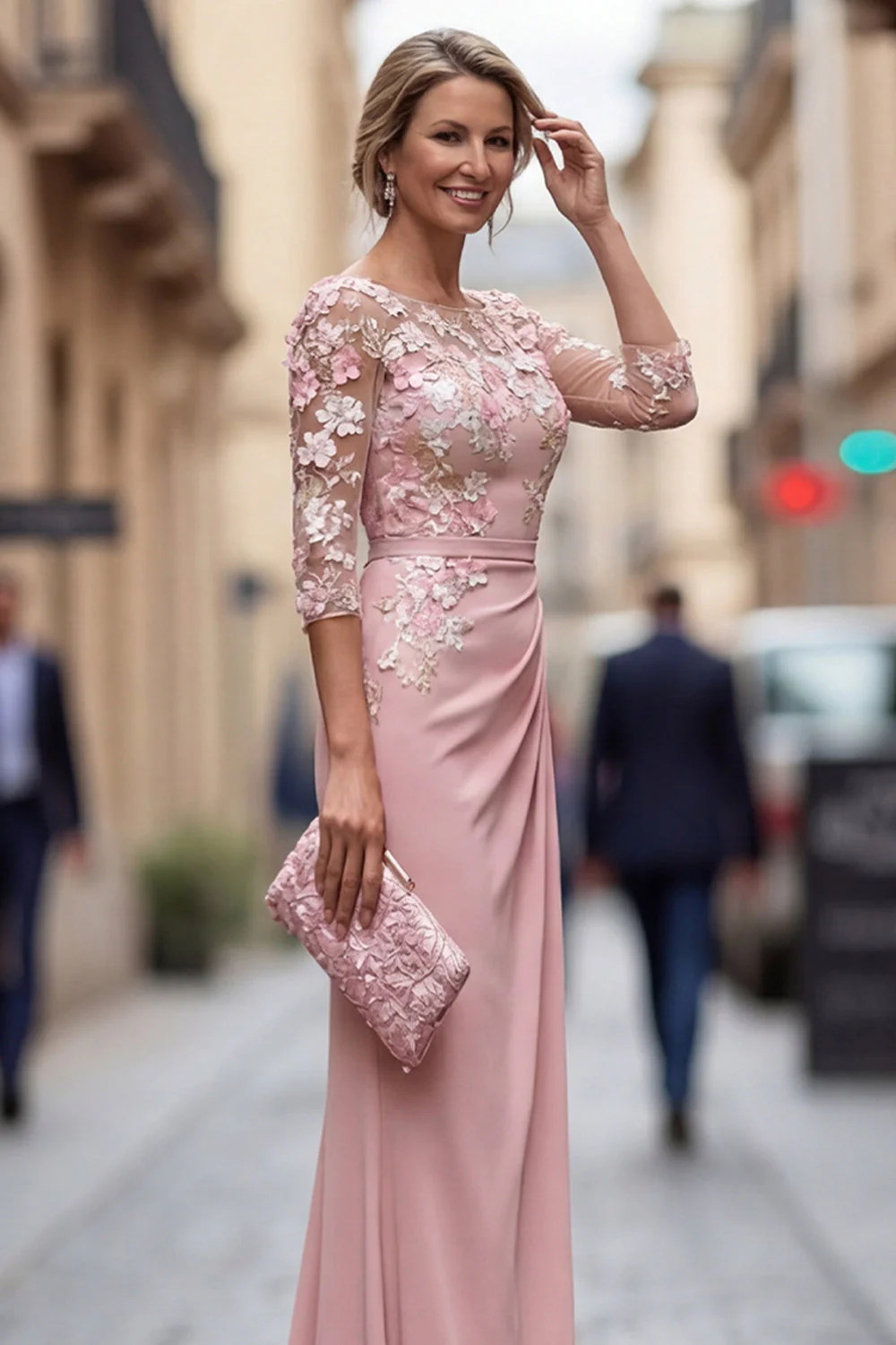 Robe longue de mère de la mariée à col bateau, fourreau à fard à fleurs, avec des appliques - Image 3