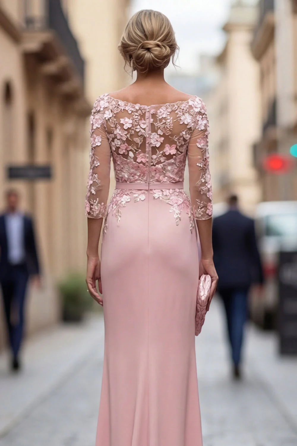 Robe longue de mère de la mariée à col bateau, fourreau à fard à fleurs, avec des appliques - Image 5