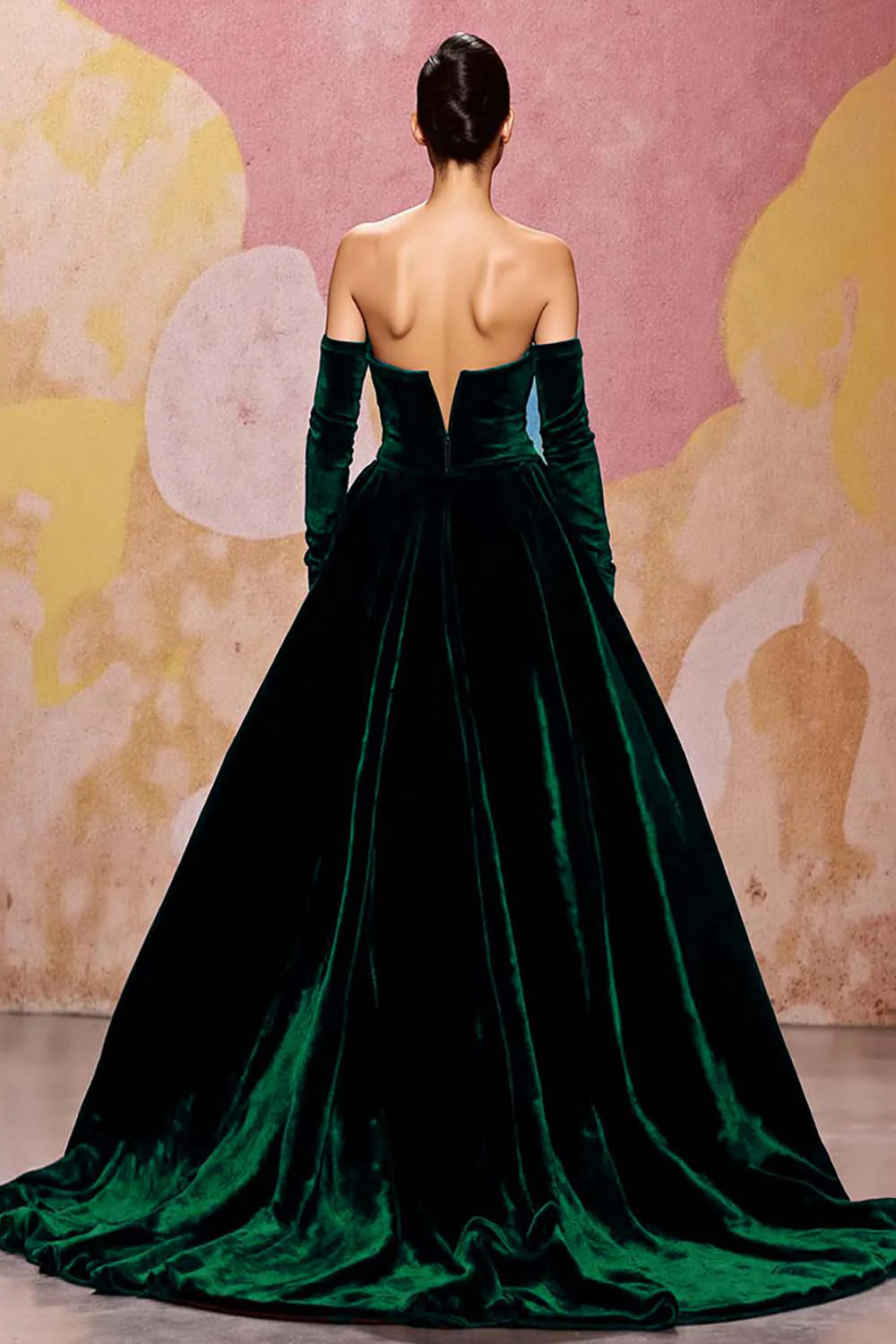 Robe de soirée longue en velours rouge foncé à décolleté en cœur - Image 14