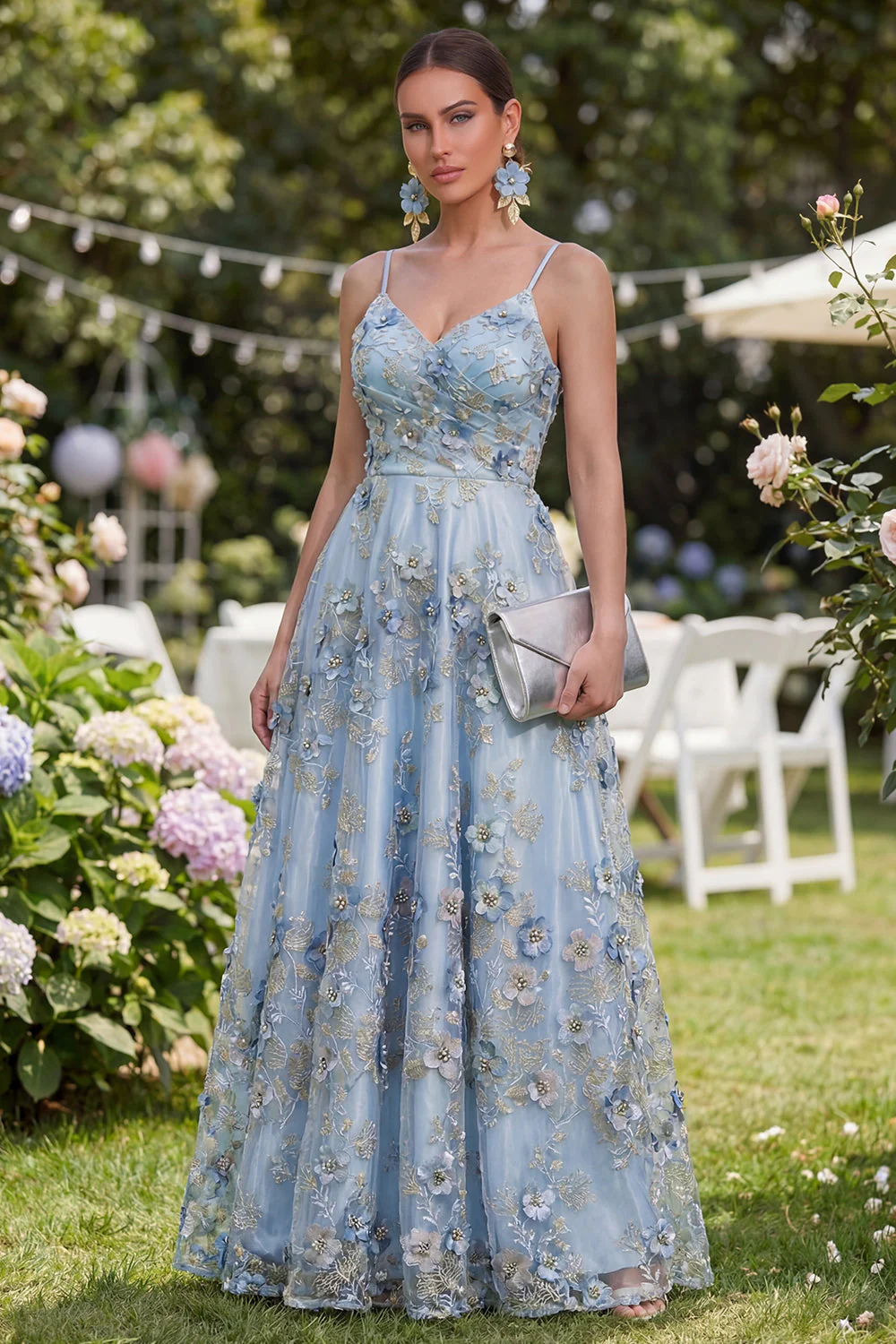 Robe longue fleurie bleue en tulle perlé à perles et fronçées