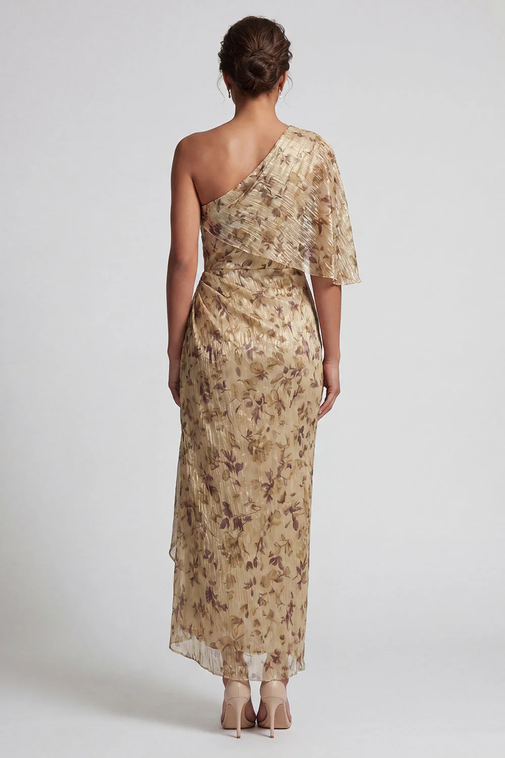 Robe longue fleurie champagne froncée de la mère de la mariée avec cape latérale - Image 2