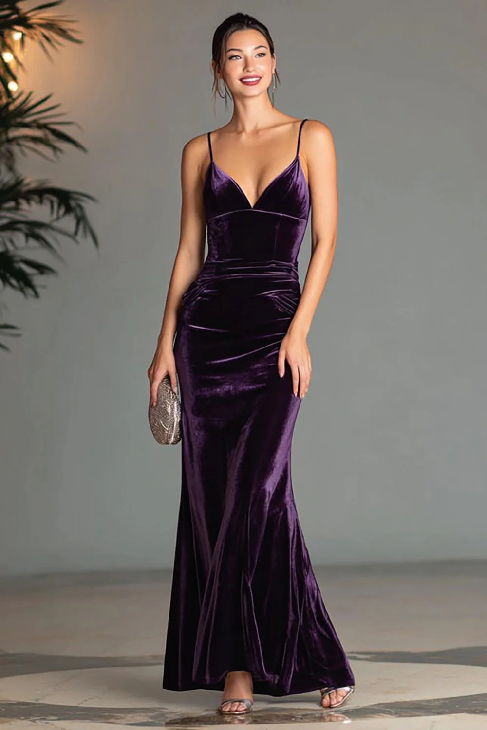 Robe longue formelle à bretelles spaghetti fourreau de velours violet