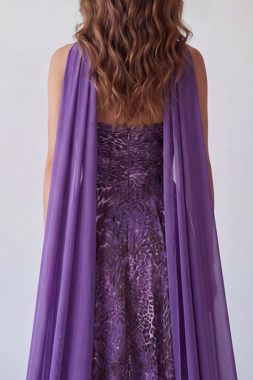 Robe longue formelle courtière en mousseline A Strap violette avec écharpe à col - Image 4