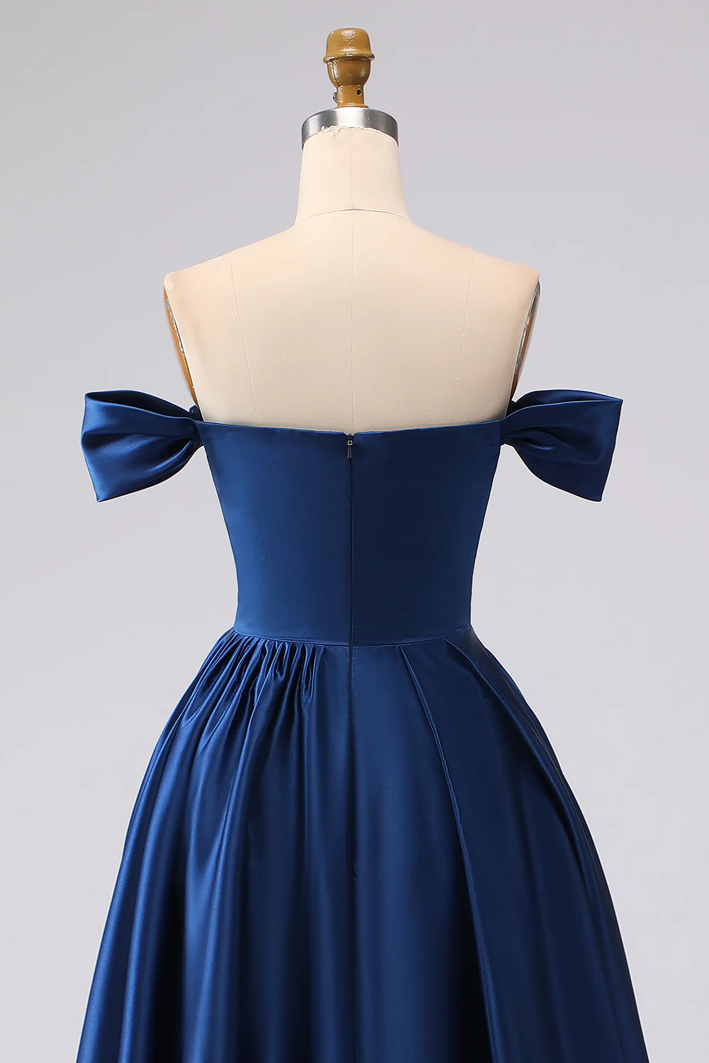 Robe longue formelle en satin bleu marine à épaules dénudées grande taille avec fente - Image 7
