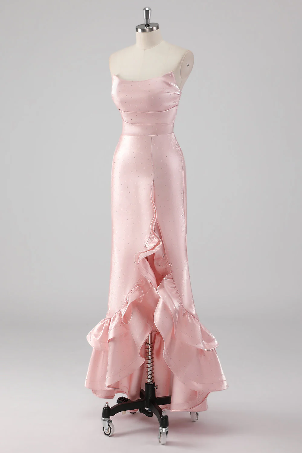 Robe longue formelle en satin sans bretelles à volants rose avec fente - Image 3