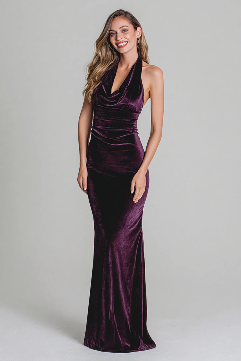 Robe longue formelle en velours gris-nu