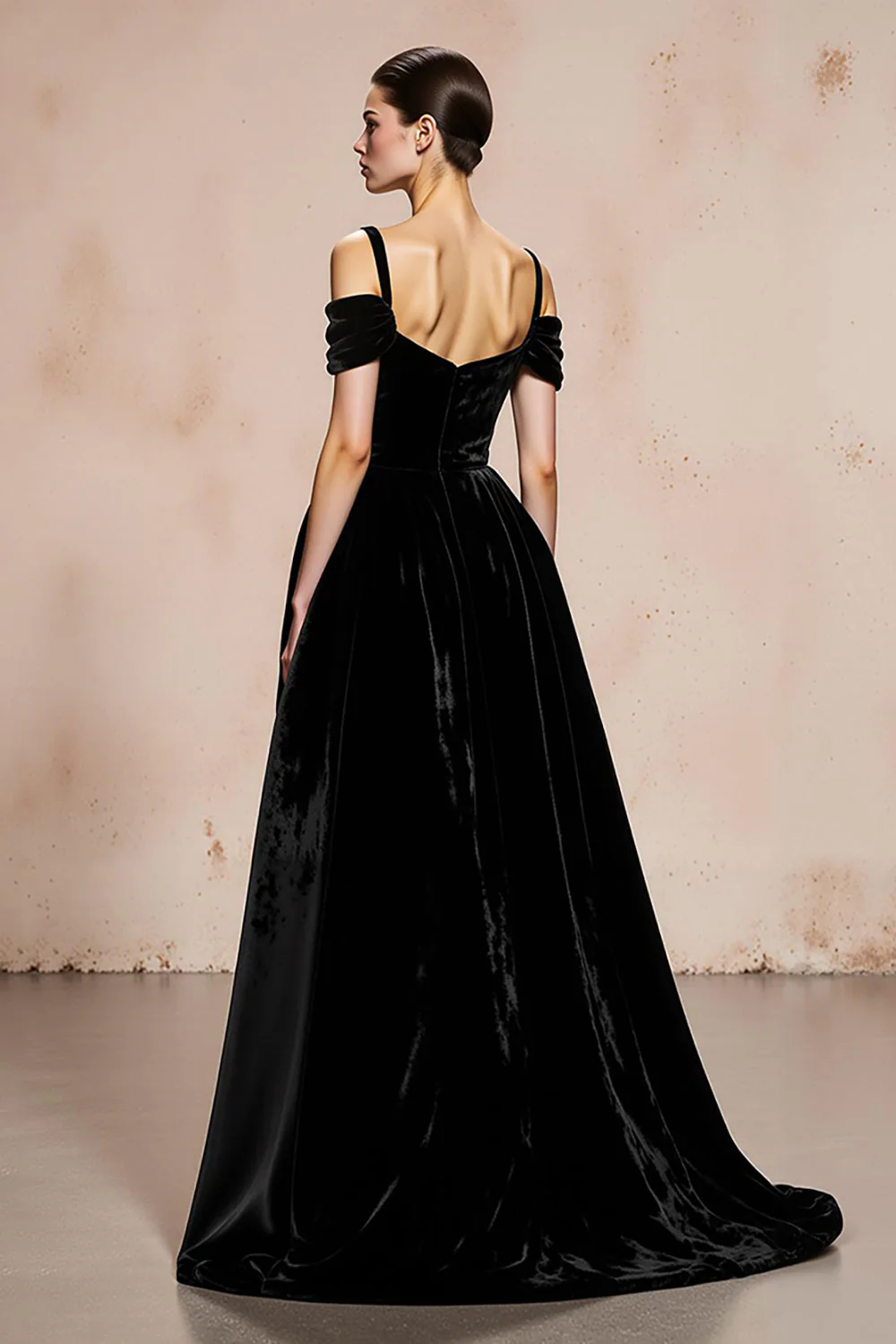 Robe longue formelle en velours noir à épaules dénudées - Image 2