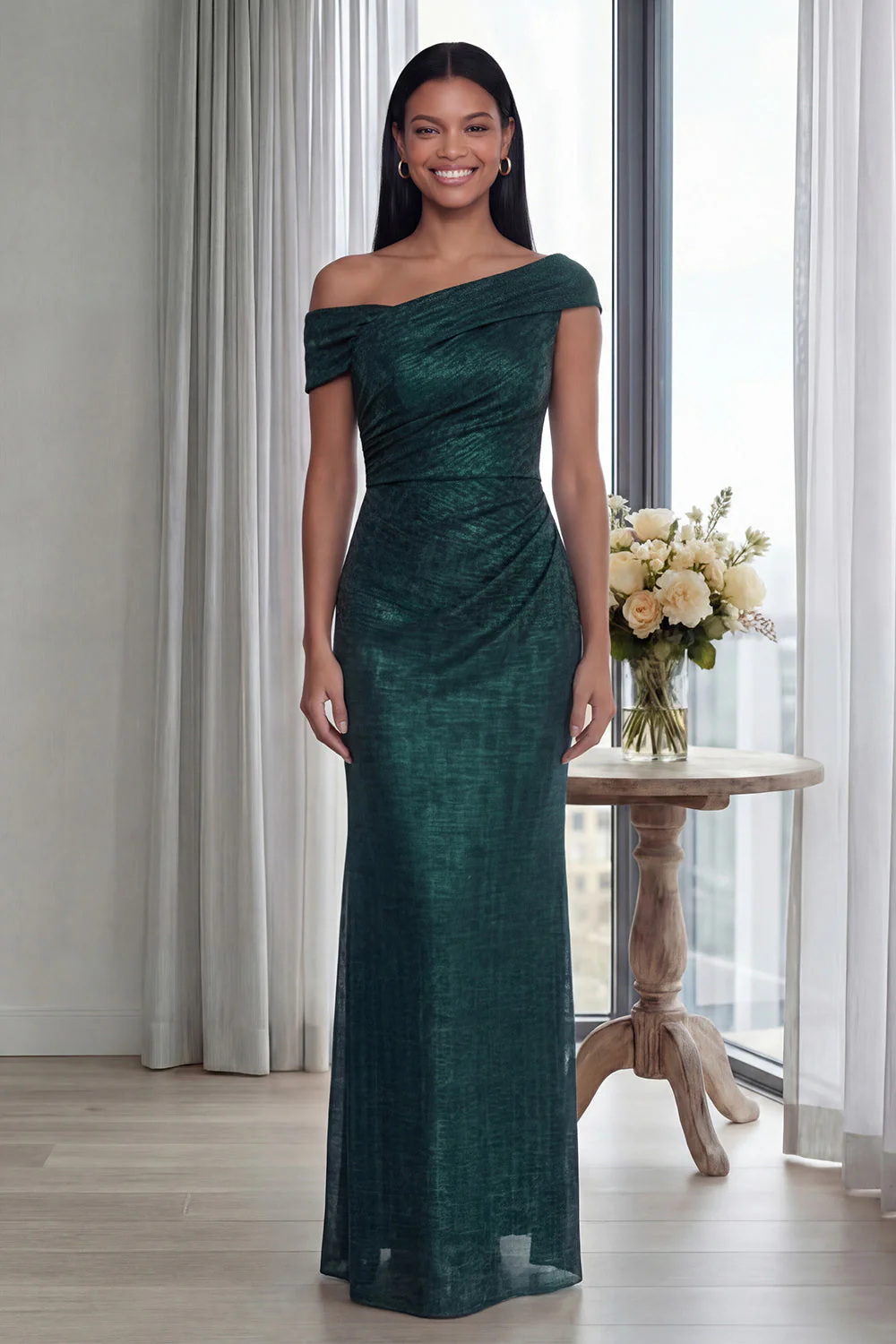 robe longue formelle froncée vert foncé à épaules dénudées, fermeture éclair à l’arrière