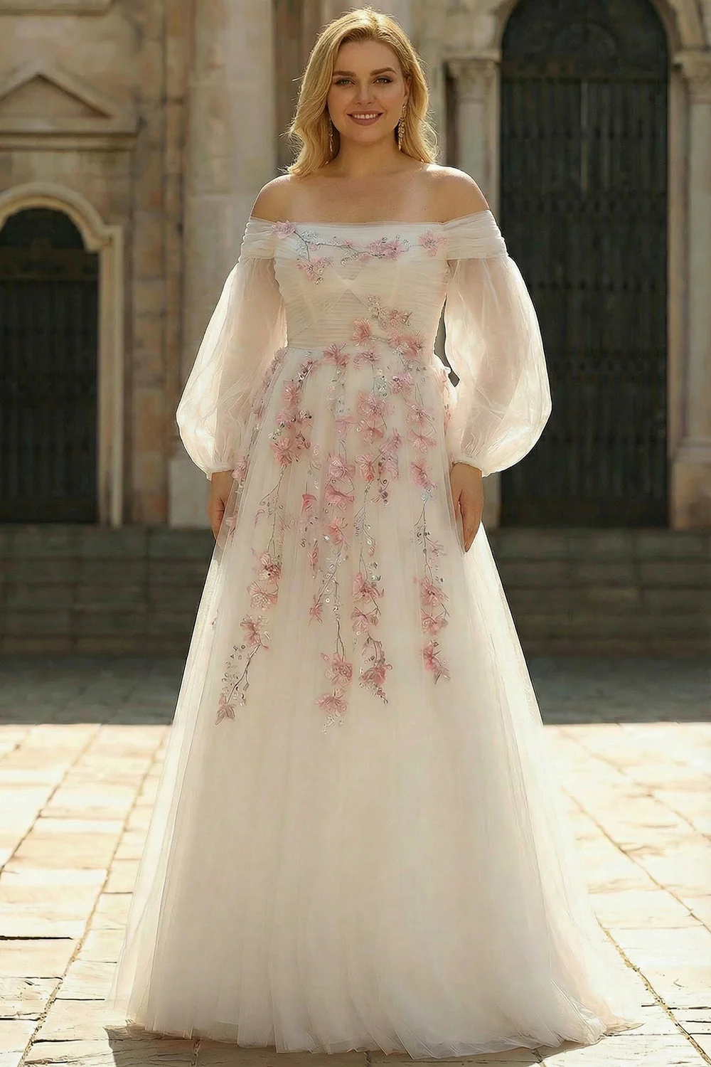 Robe longue grande taille blanche à épaules dénudées, en tulle brodée à la ligne A, avec des sequins
