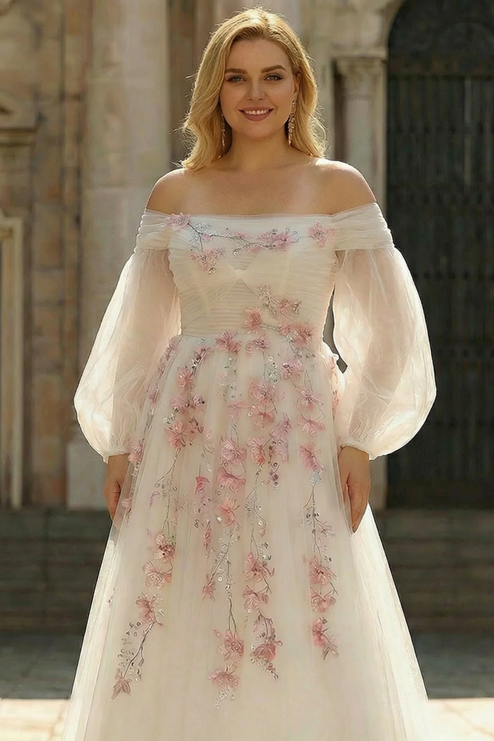 Robe longue grande taille blanche à épaules dénudées, en tulle brodée à la ligne A, avec des sequins - Image 3