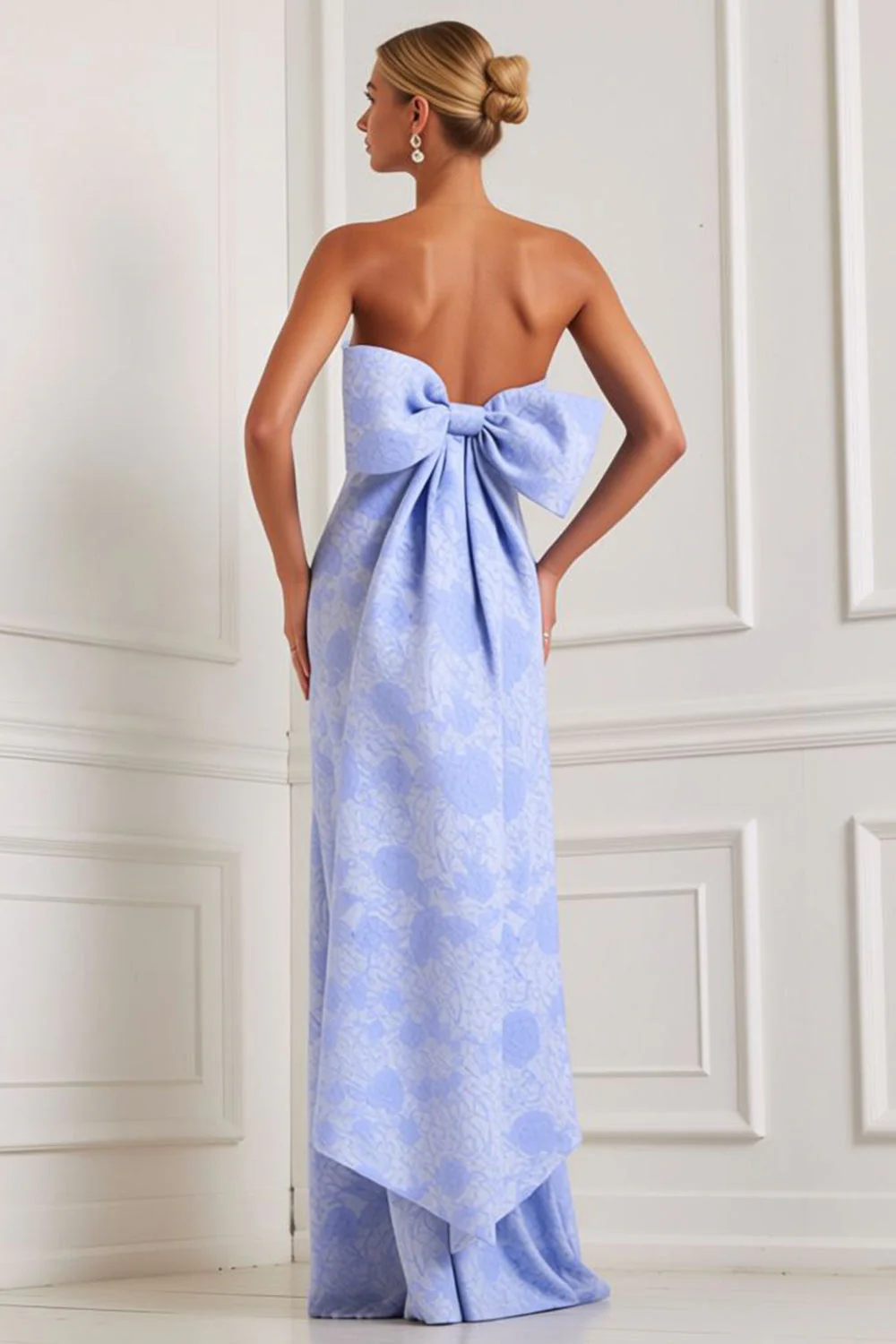 Robe longue jacquard en satin à onglés floraux sans bretelles bleu clair avec un grand nœud dans le dos - Image 2