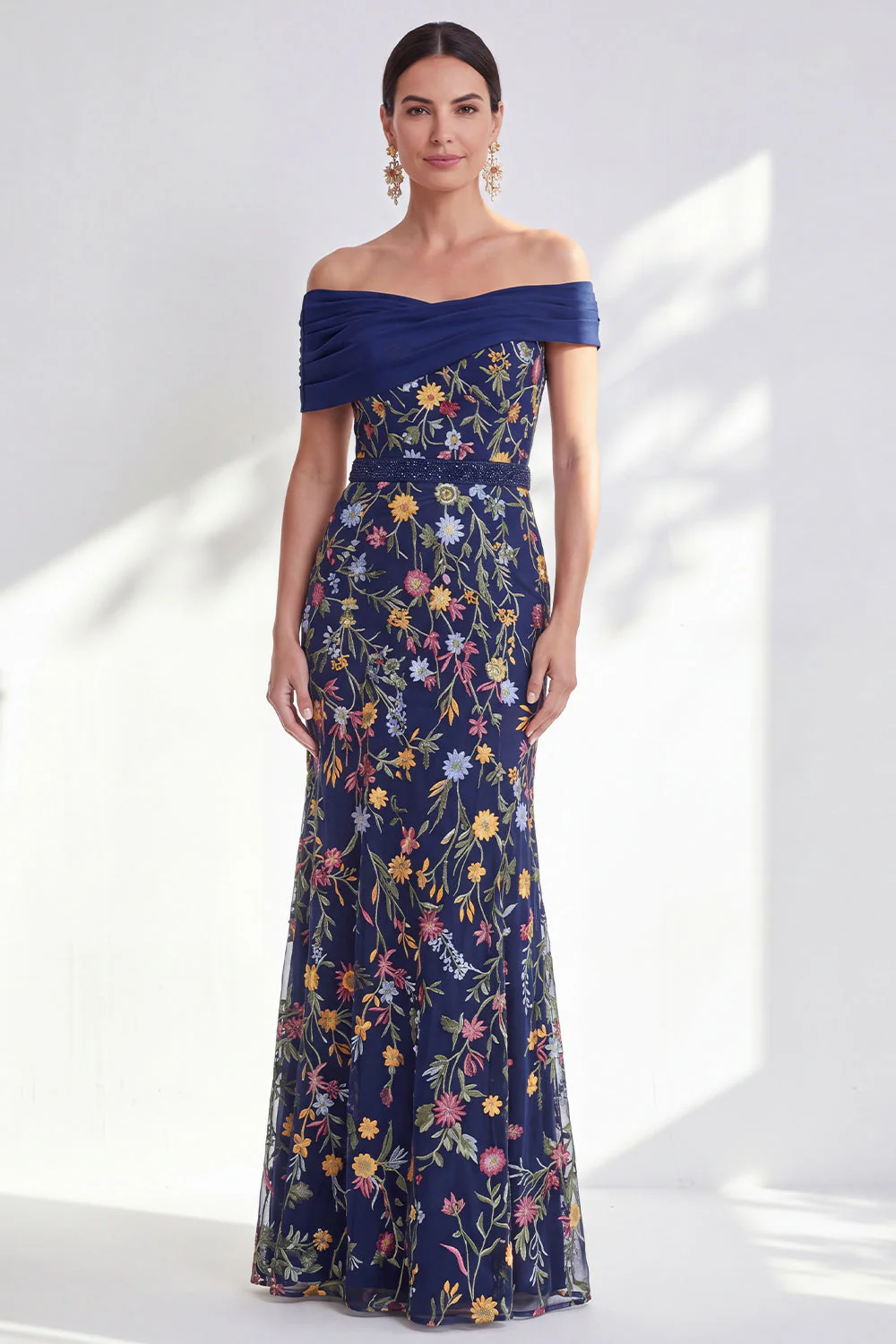 Robe longue longue de la mariée verte à la ligne en A décollée - Image 13