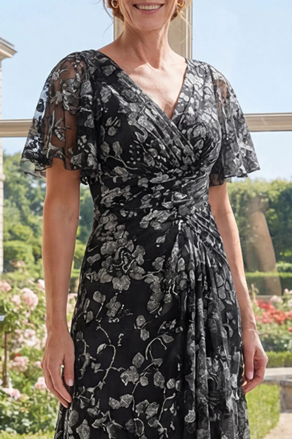 Robe longue longue mère de la mariée en tulle à motif V - Image 3