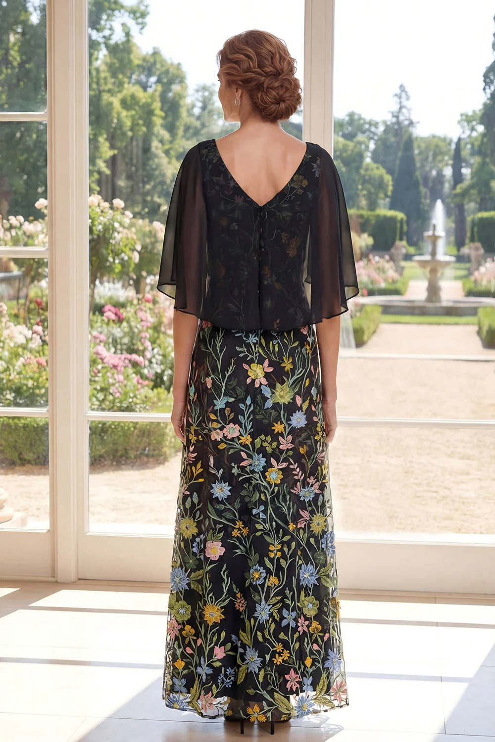 Robe longue longue mère de mariée brodée en tulle noir A-line avec manches flottantes - Image 2