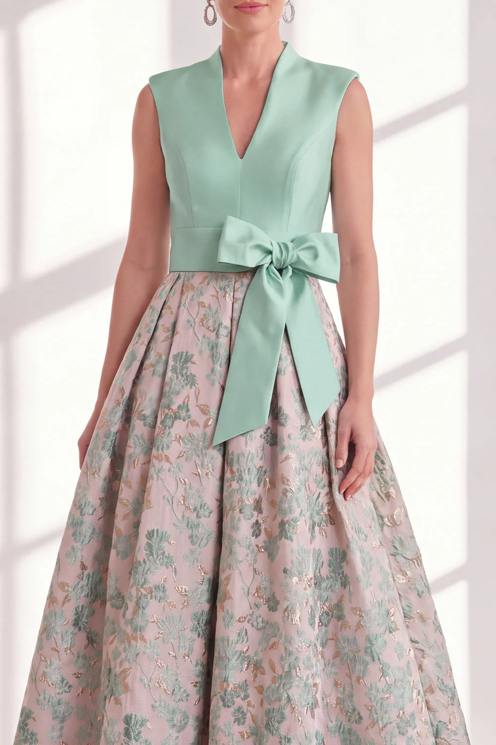 Robe longue marme de la mariée bleue à col en V à col en V avec un nœud - Image 7