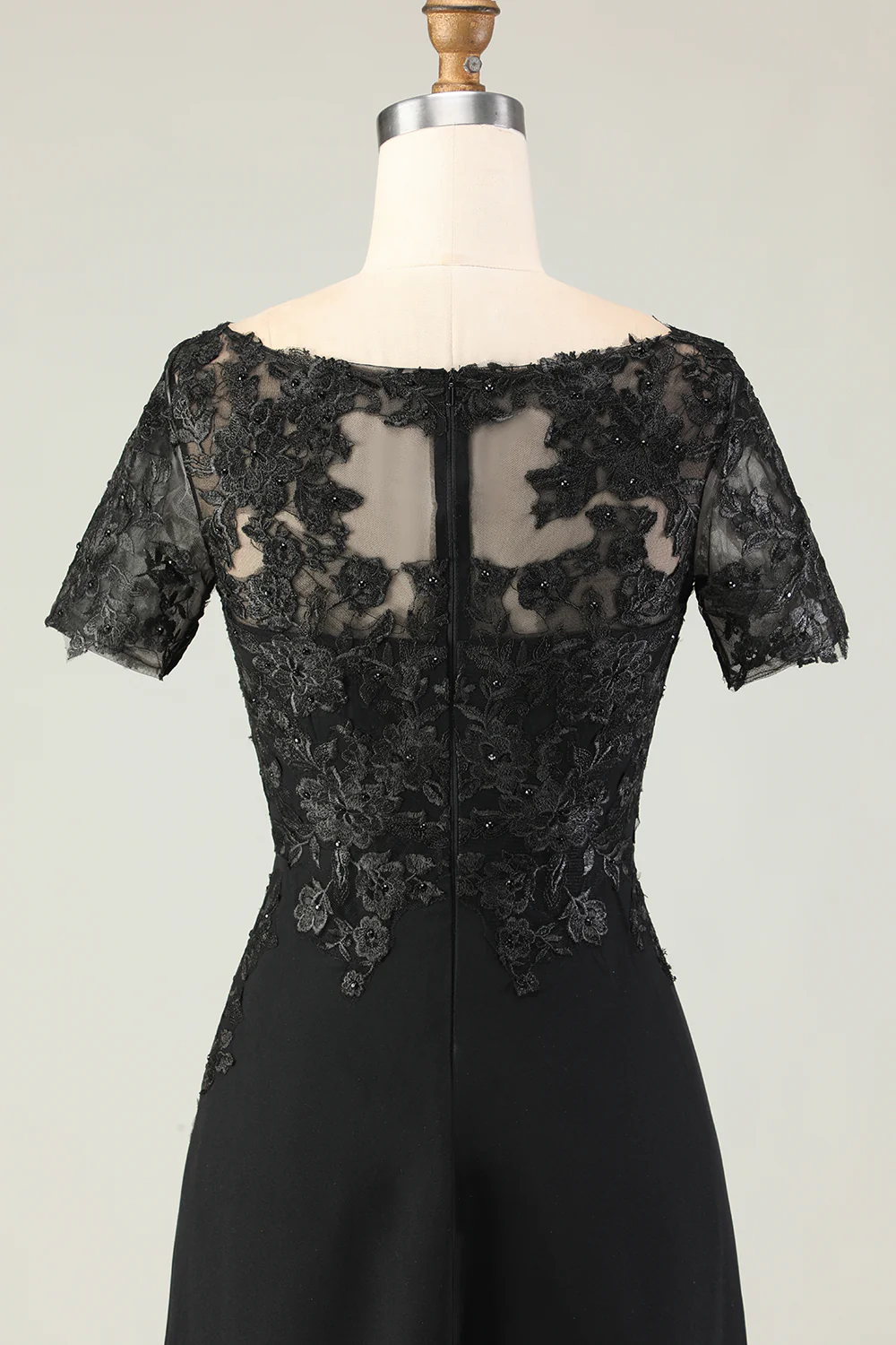Robe longue mère de la mariée en satin fourreau noir avec appliques - Image 10