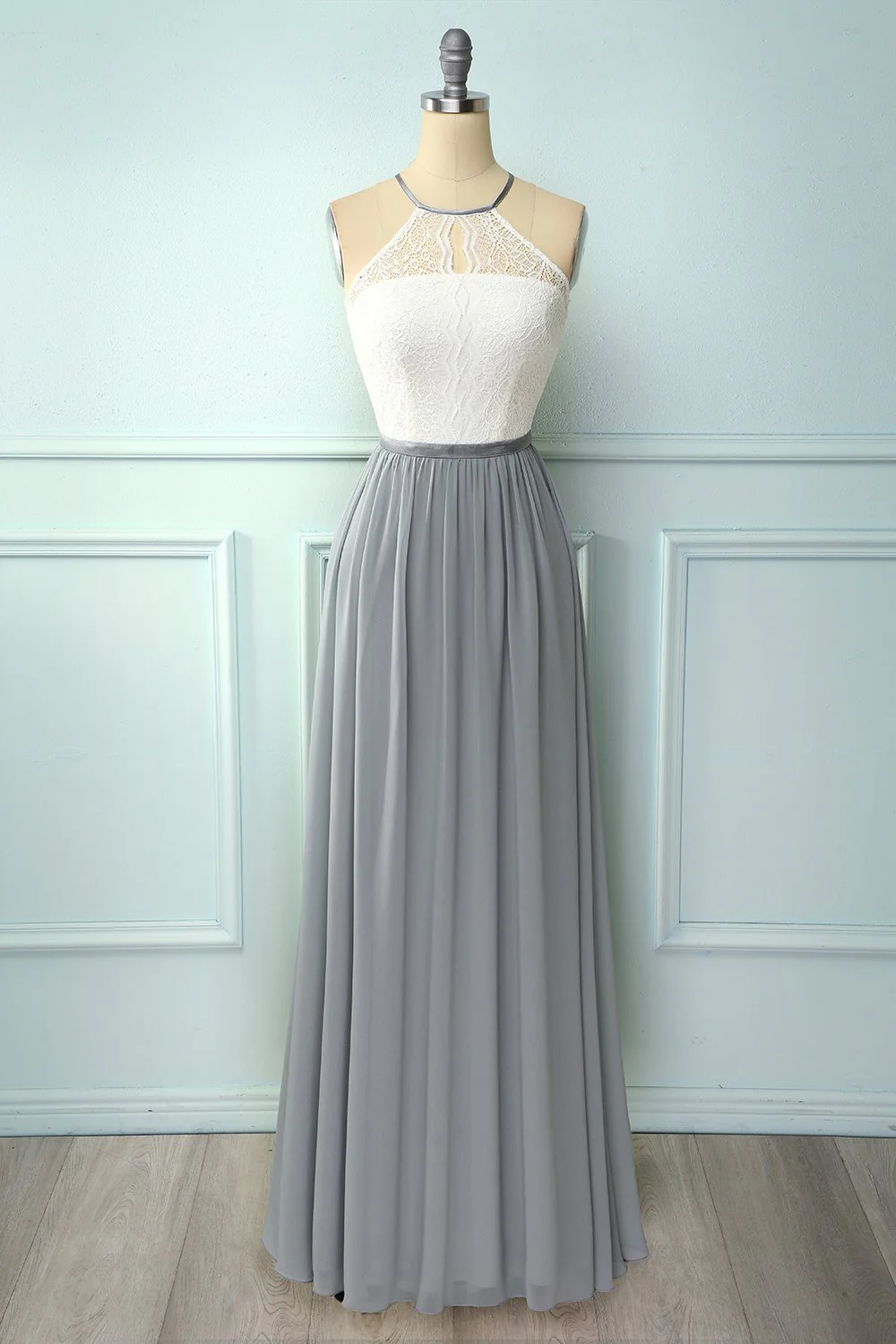 Robe longue grise à dos ouvert - Image 3