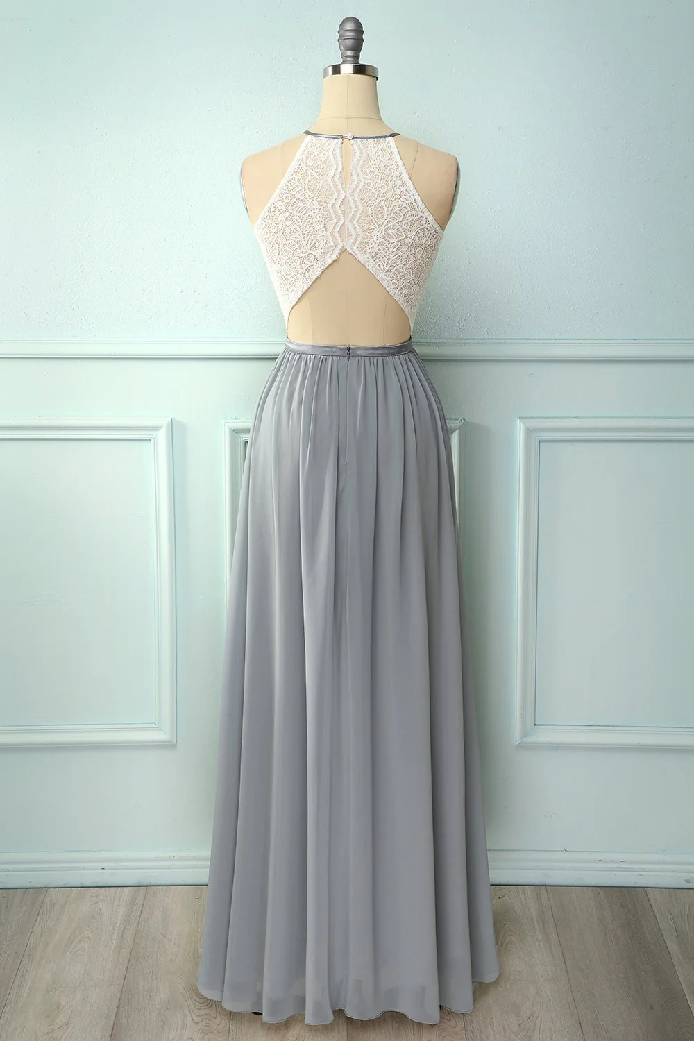 Robe longue grise à dos ouvert - Image 4