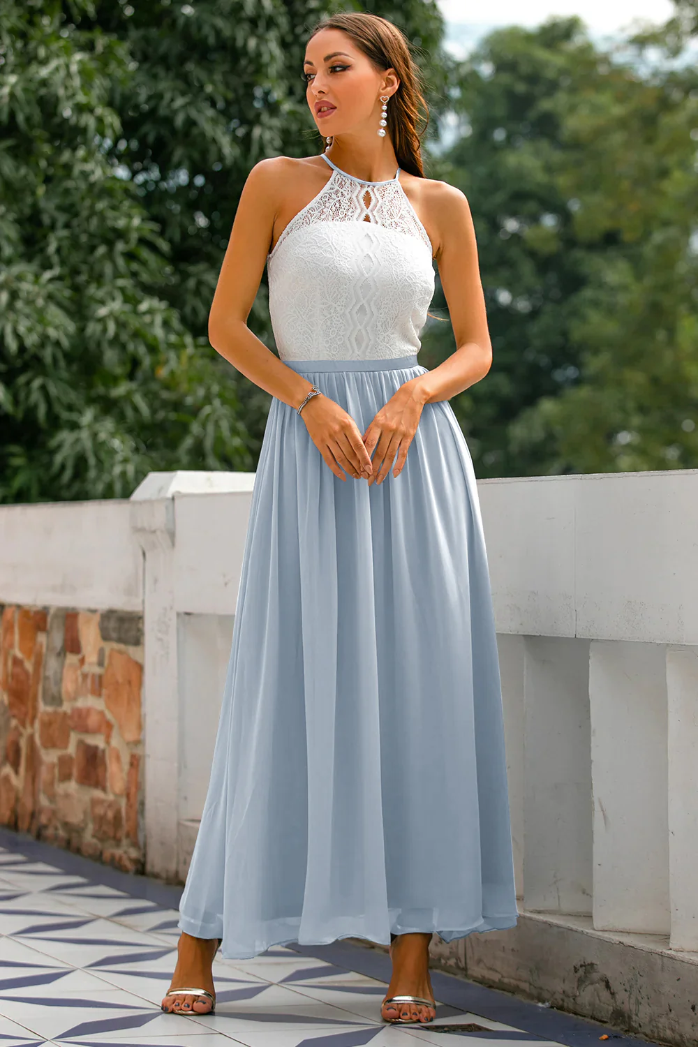 Robe longue grise à dos ouvert - Image 11