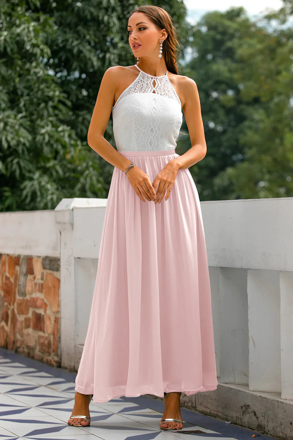 Robe longue grise à dos ouvert - Image 12