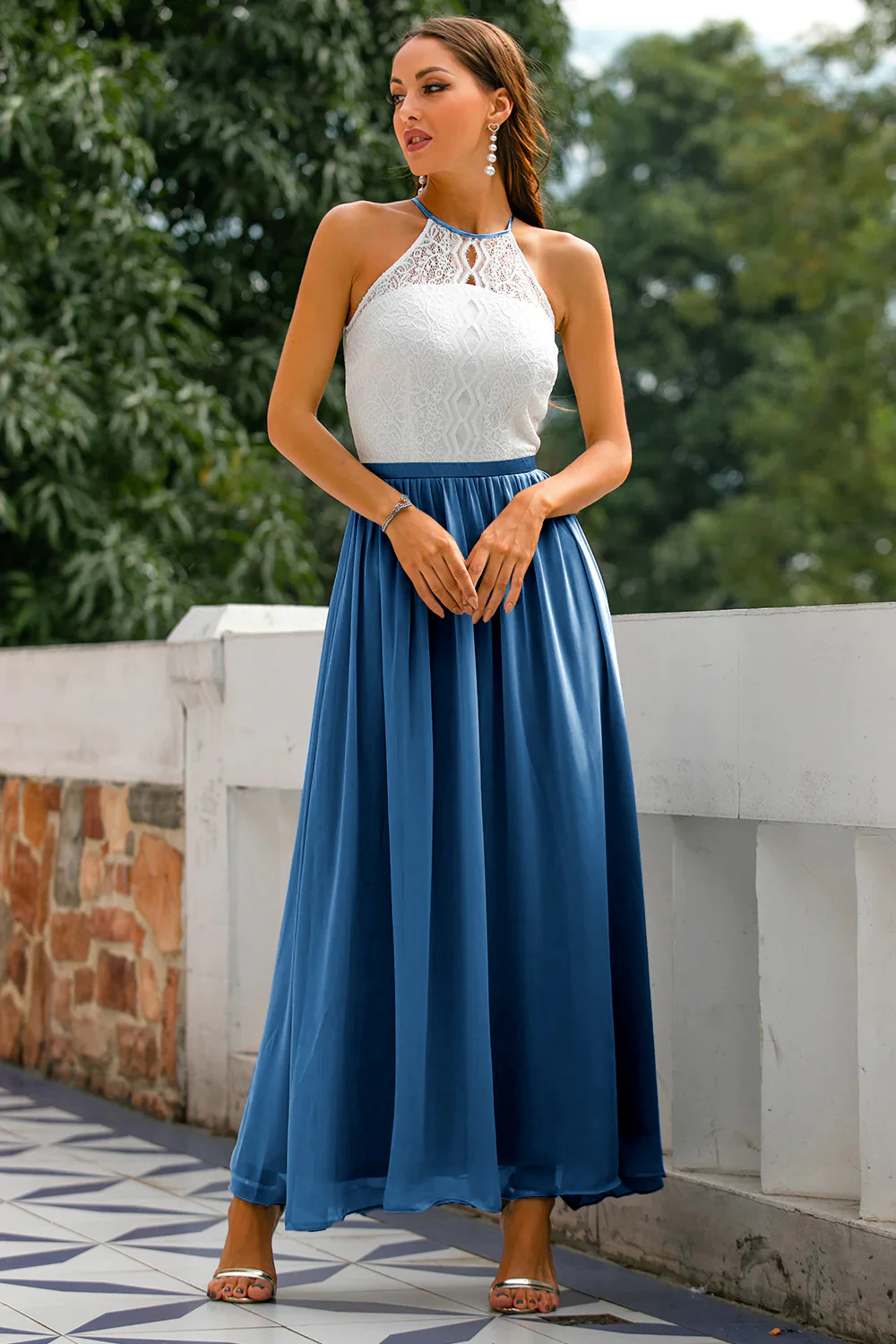 Robe longue grise à dos ouvert - Image 13