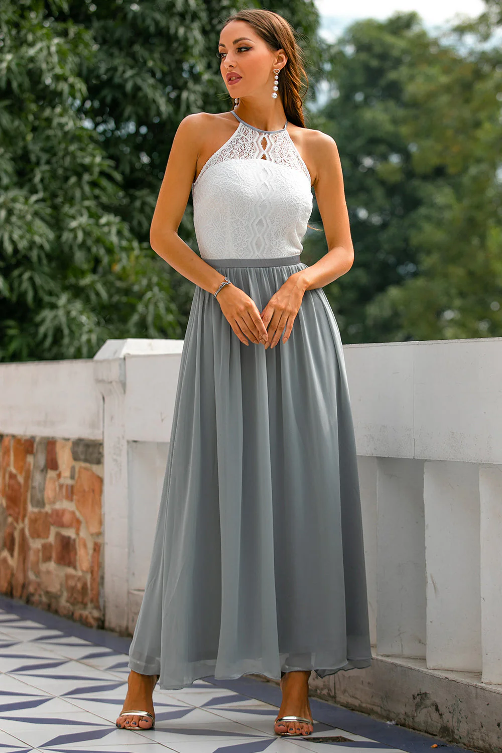 Robe longue sauge poussiéreuse à dos ouvert - Image 8