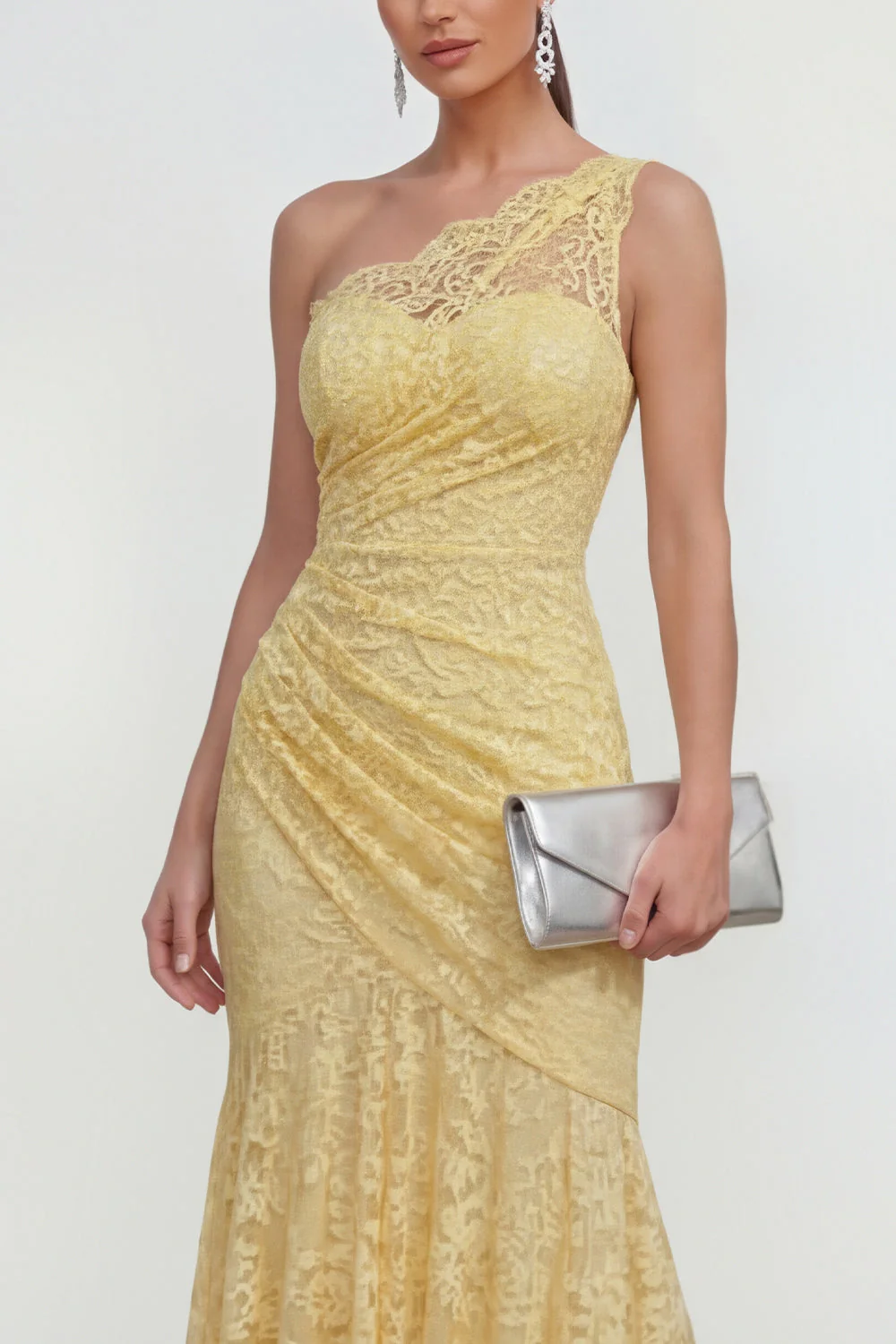 Robe longue sirène jaune en dentelle, une épaule froncée - Image 3