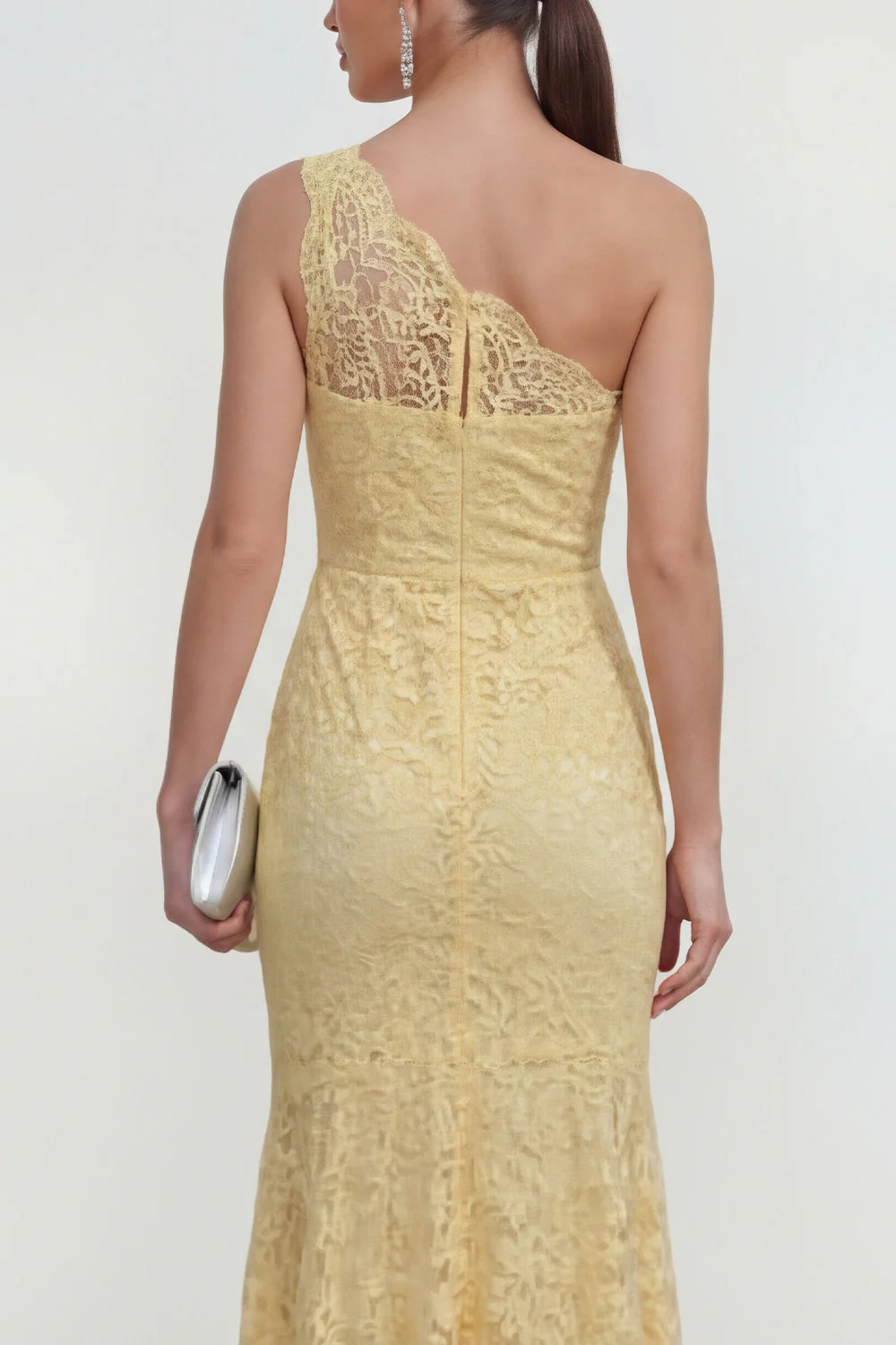 Robe longue sirène jaune en dentelle, une épaule froncée - Image 4