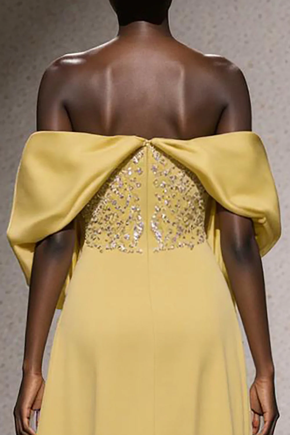 Robe longue sirène scintillante jonquille à épaules dénudées avec paillettes - Image 4