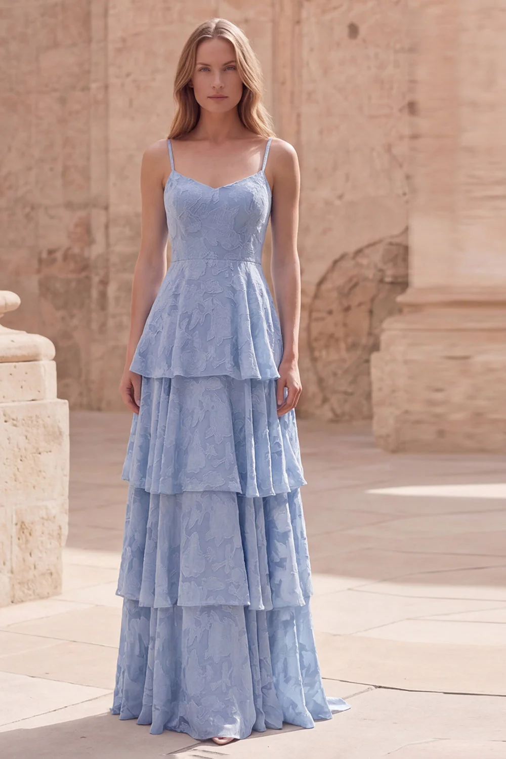 Robe Maxi en dentelle à hauts niveaux bleu poussiéreux à bretelles fines à volants avec des applications
