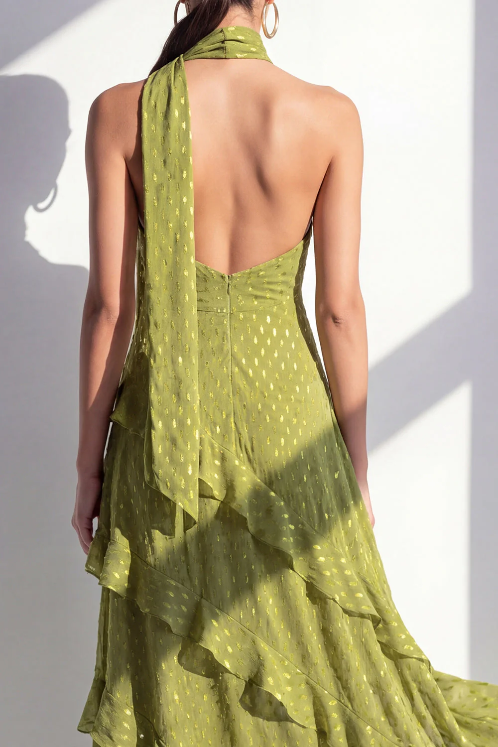 Robe Maxi en mousseline jaune à col nu et volants - Image 12