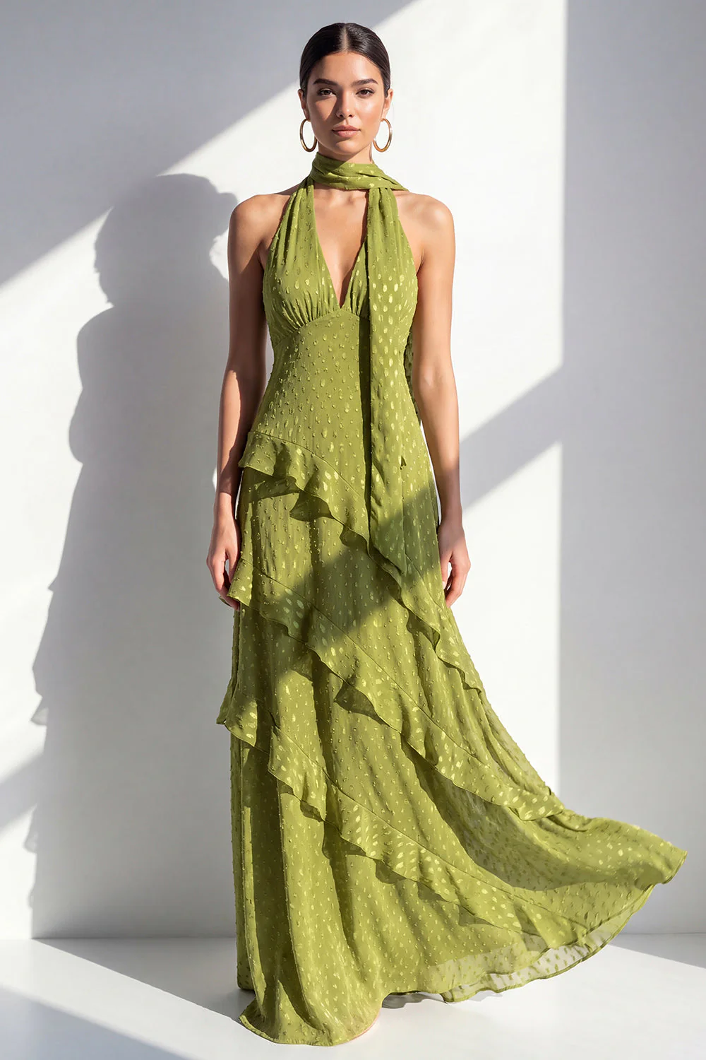 Robe Maxi en mousseline jaune à col nu et volants - Image 9