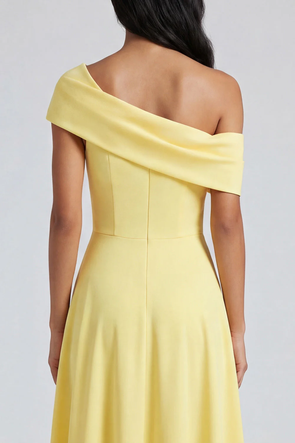 Robe maxi jaune à une épaule en ligne A avec fente - Image 5