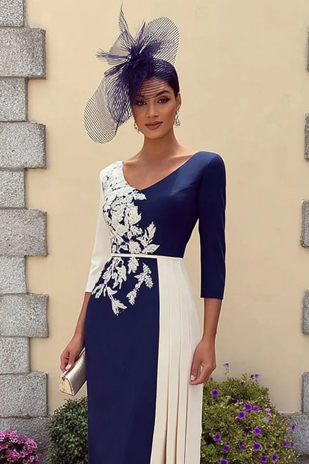 Robe mère de la mariée à col en V en ligne marine - Image 2