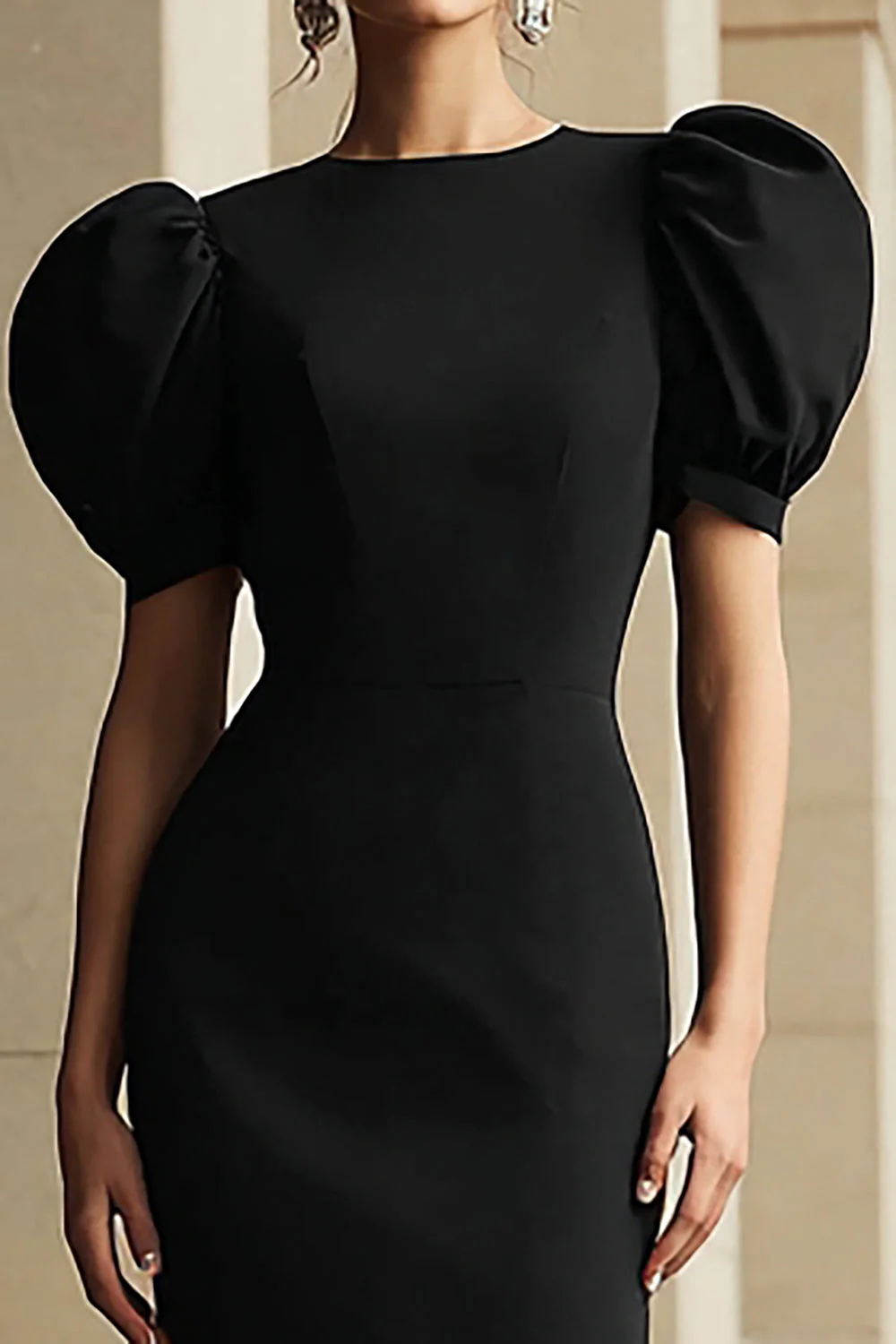 Robe mi-longue noire fourreau à manches bouffantes - Image 2
