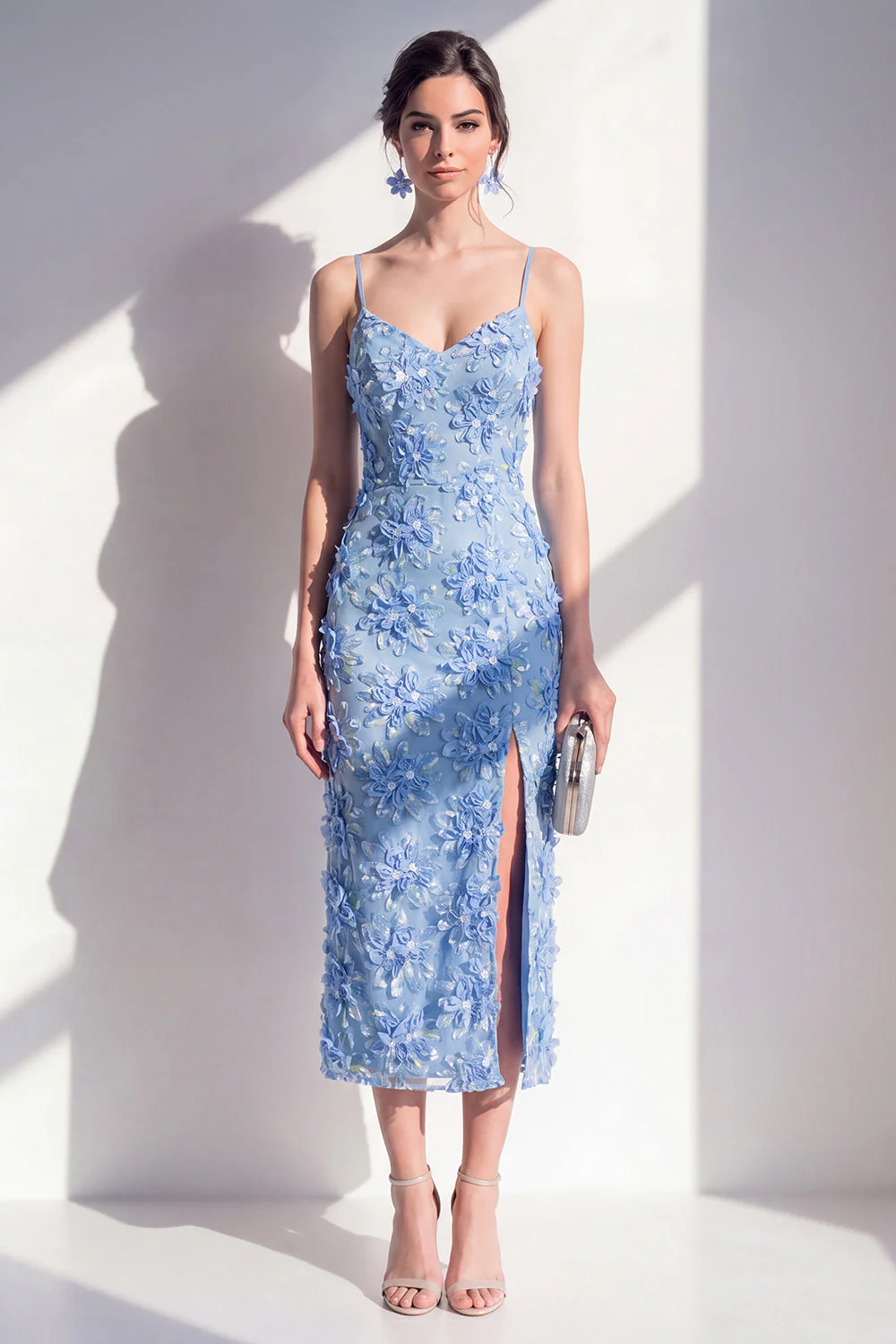 Robe midi à bretelles fines à anneau bleu appliquée à fentes