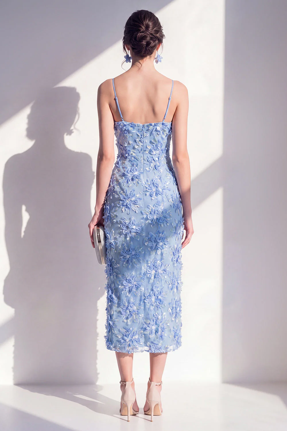 Robe midi à bretelles fines à anneau bleu appliquée à fentes - Image 2