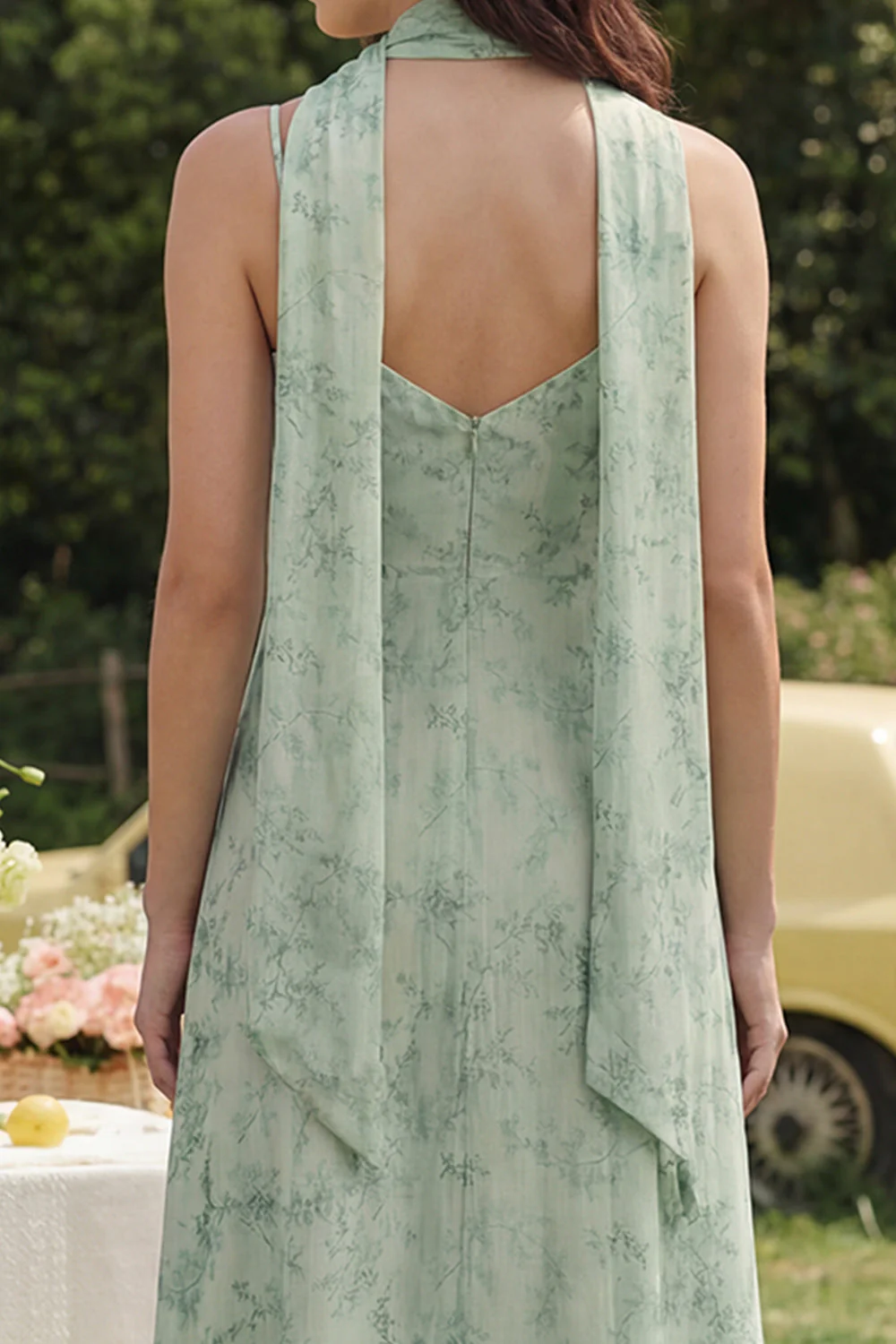 Robe Midi à bretelles fines en mousseline à motif de sauge poussiéreuse - Image 4