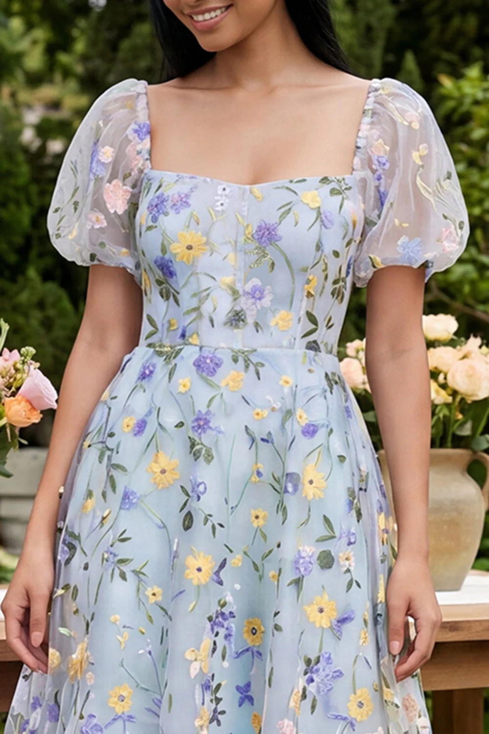 Robe midi brodée à col carré fleur bleue avec manches bouffantes - Image 3